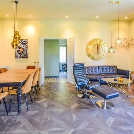 Stunning In With Kitchen *