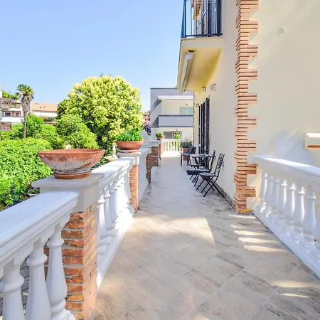 Holiday home Stunning In With Kitchen Anzio