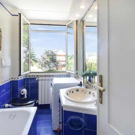 Holiday home Stunning In With Kitchen Anzio